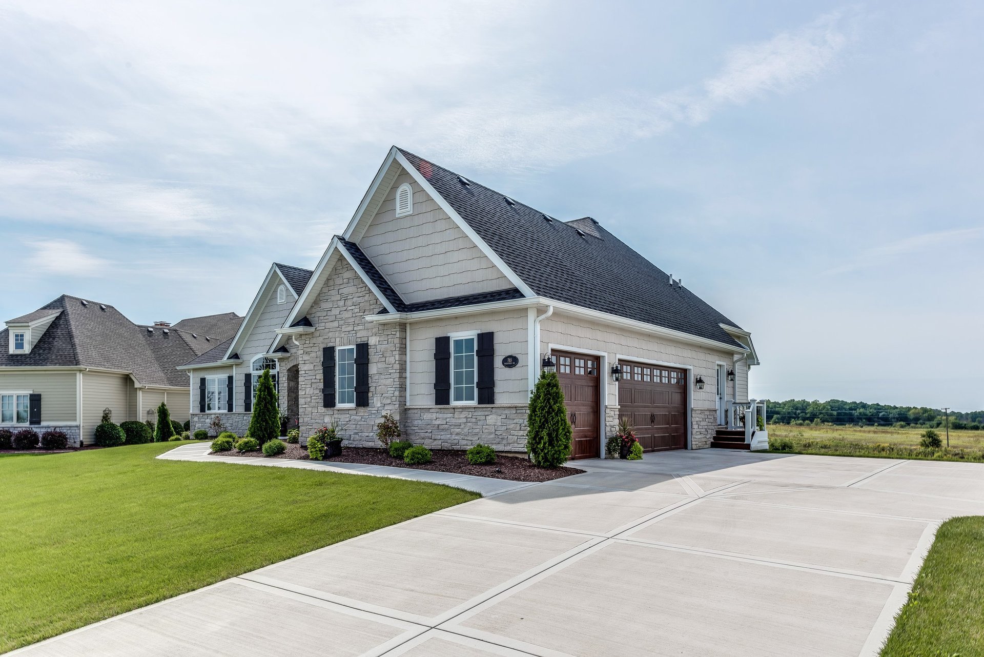 Three car garage with wide driveway in a rural Florida home