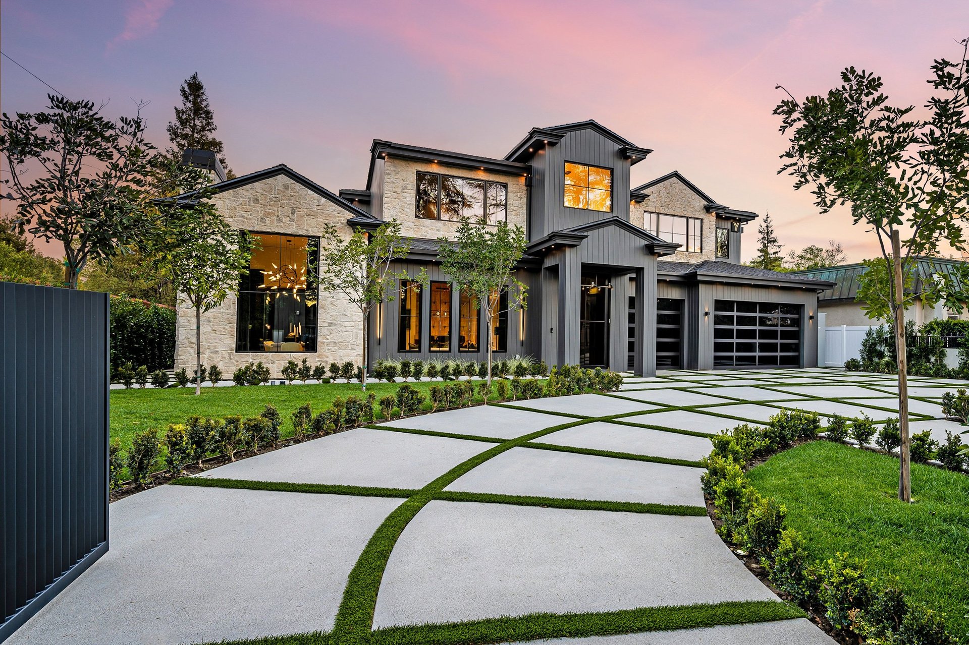 Residential home exterior with a manicured lawn and driveway in the Savannah, Georgia Lowcountry